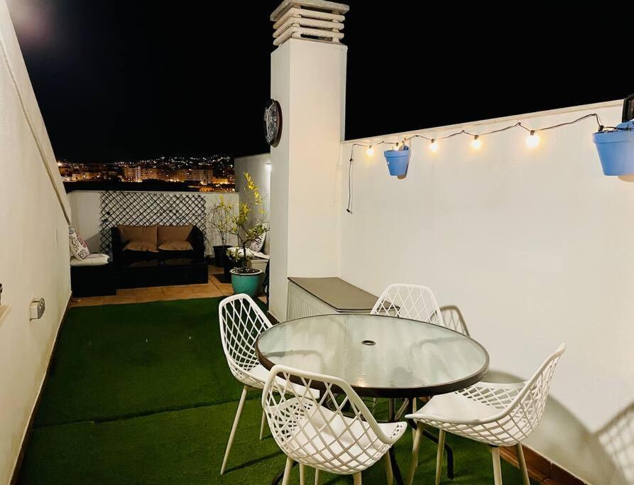 Magnifique Duplex Avec Terrasse Proche De La Plage مالقة المظهر الخارجي الصورة